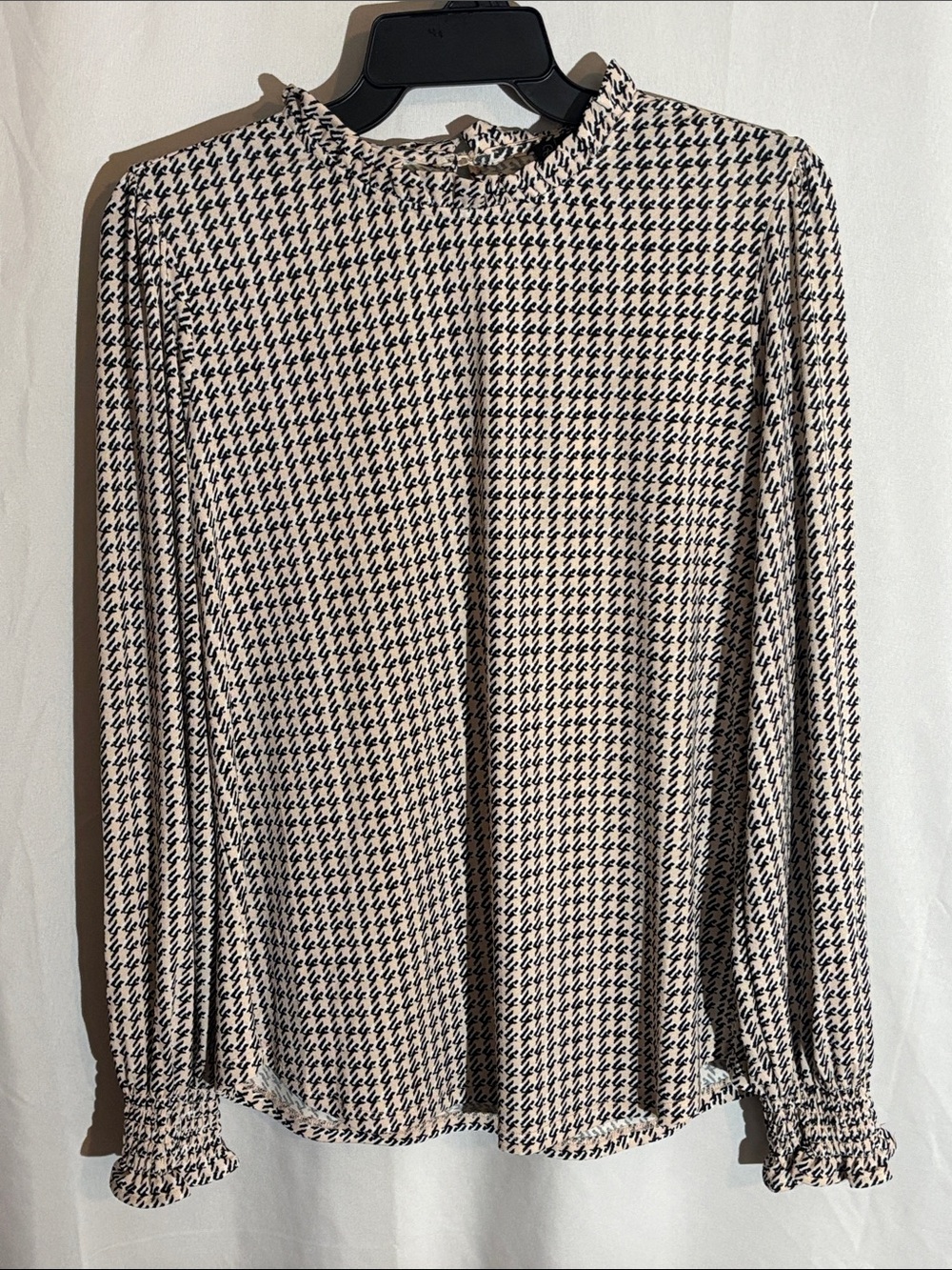 Adrianna Papell Black & Beige Pink Houndstooth Blouse With Ruffle Neck and Cuffs